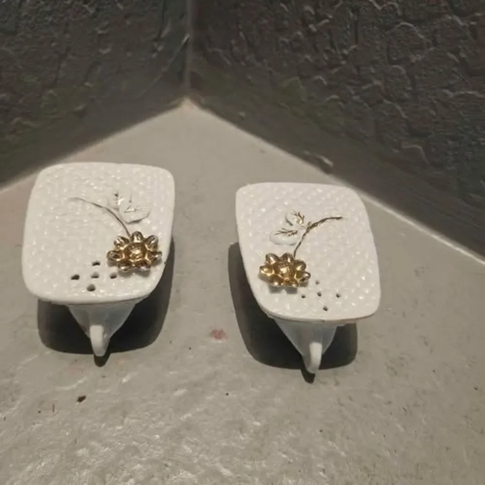 Vintage Tilso Japan Wheelbarrow Salt & Pepper Shakers